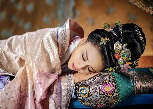 月窥墙王谢堂空燕子忙10首词介绍10个填词必备的小知识