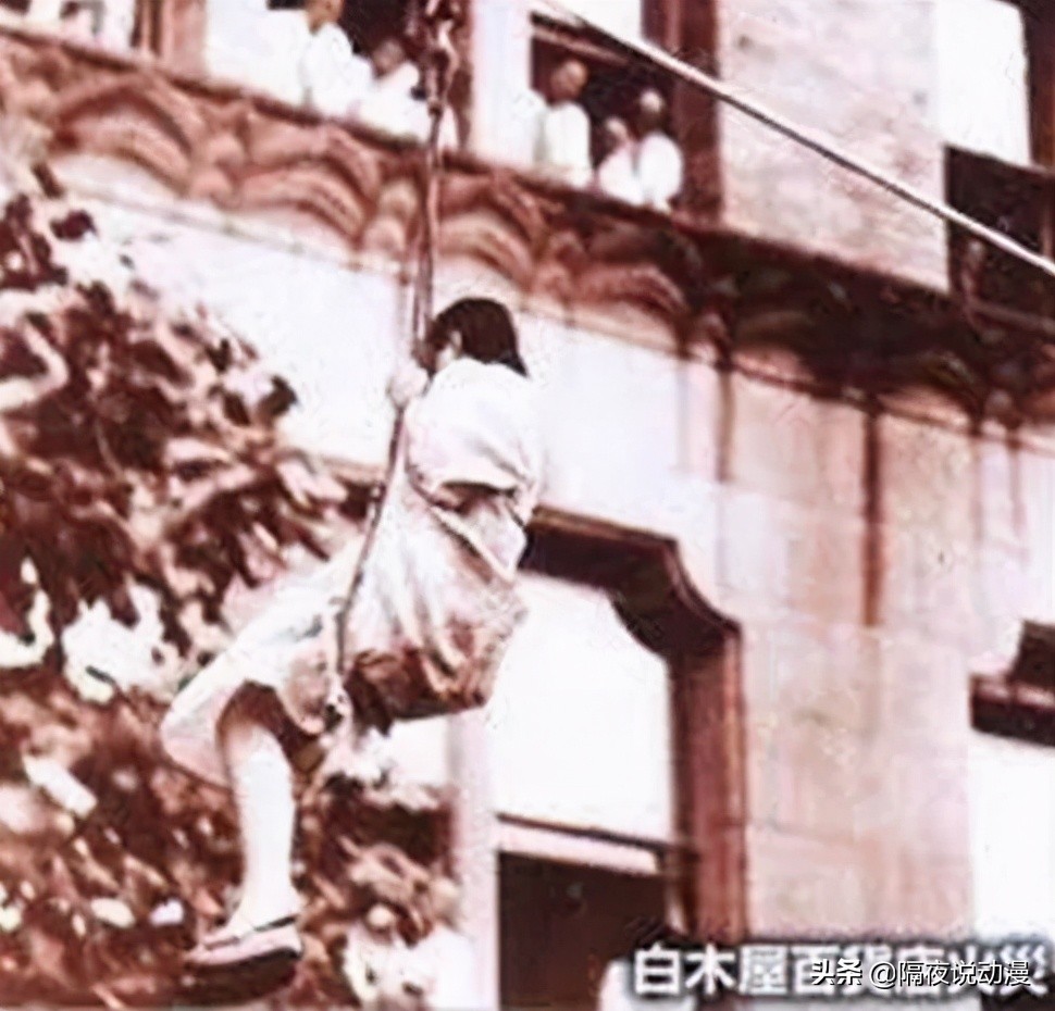 日本人穿和服应该穿拖鞋吧,日本女人为何穿上和服就像鬼