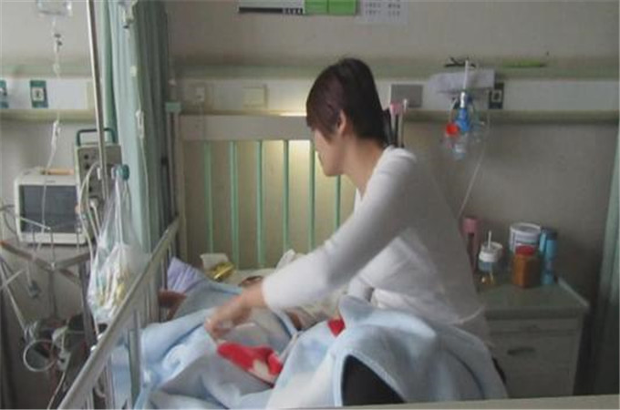 6岁女孩下身有异味，医生取出“异物”，父母：这到底是什么啊