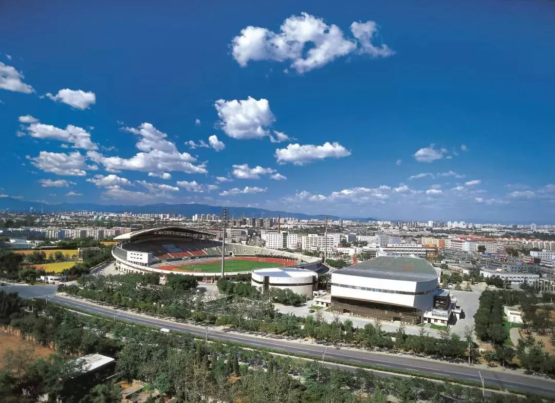 【FENG闻】想去踢球吗？这儿新建了8块笼式足球场！