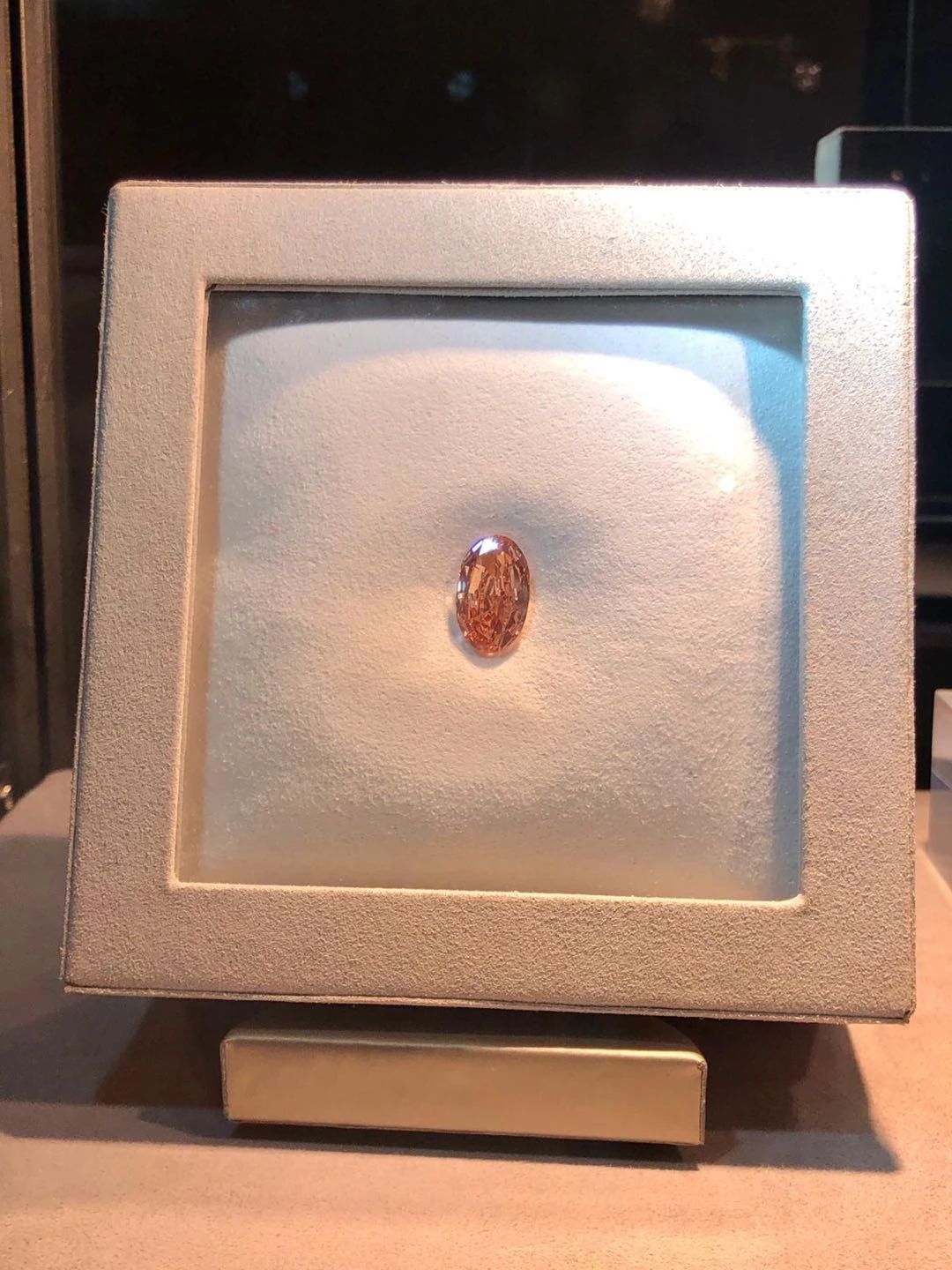 苏富比拍的帝王绿翡翠 (苏富比拍卖的上亿翡翠珠子)