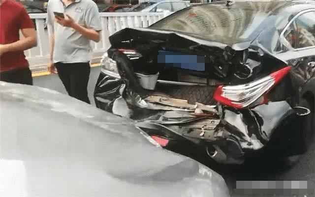 轩逸追尾为什么都比较严重呢,日产新轩逸追尾照片