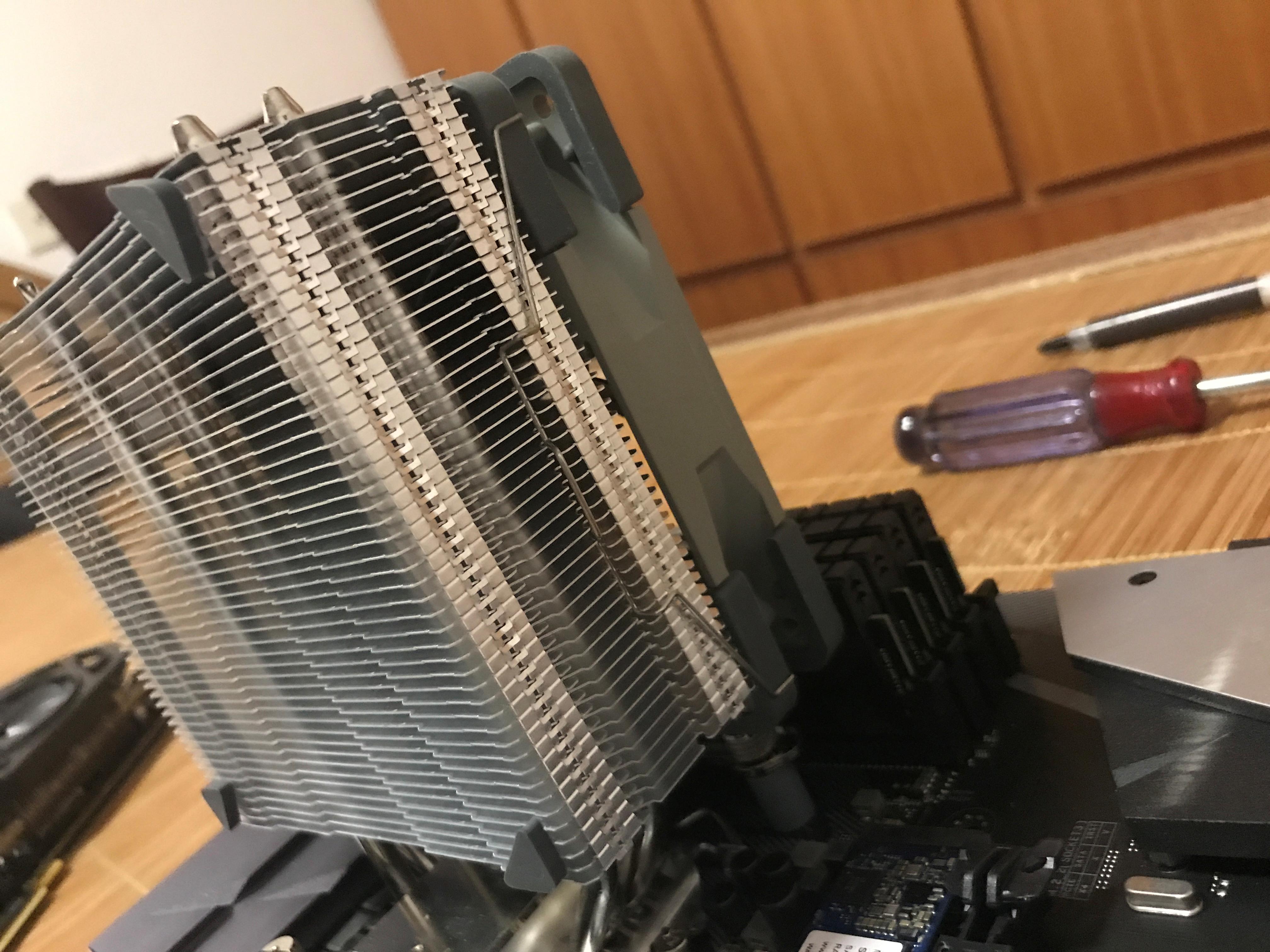 电脑散热器水冷漏液事件,水冷散热器漏水了主板和显卡烧了