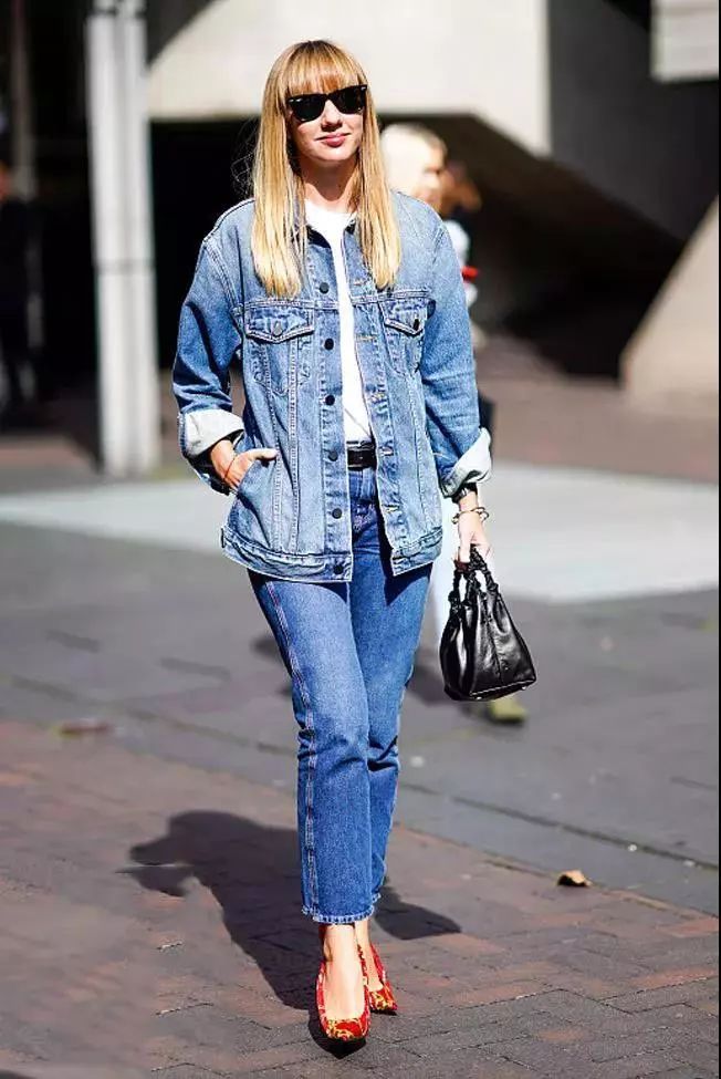 牛仔外套怎么洗才不会有味道,牛仔褂怎么洗不褪色