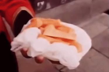 英女王下令封杀50年！王室私生活*片禁**遭泄露，百万人在线吃瓜