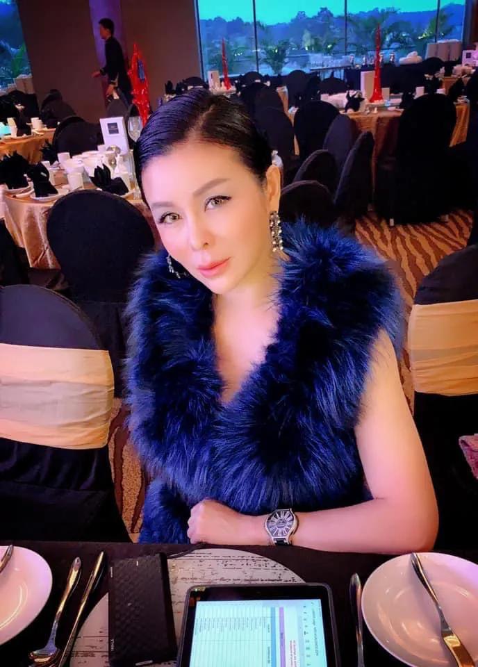 关之琳香港佳士得珠宝 (关之琳戴天价珠宝)