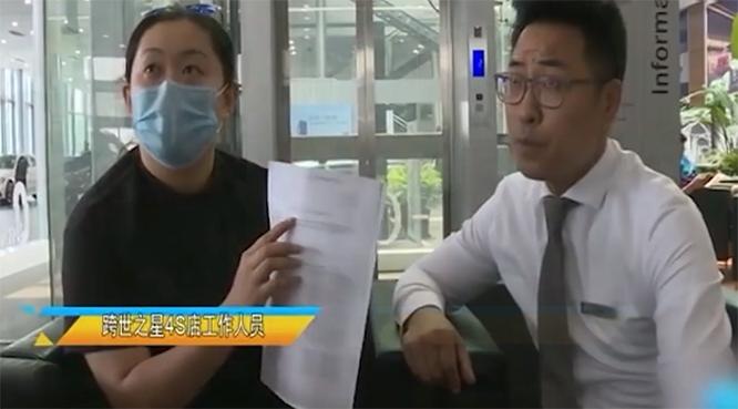 奔驰女爆胎后续,奔驰爆胎7次不能压井盖