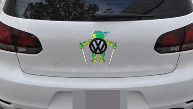 大众车标改成忍者神龟,被车主玩坏的车标中华