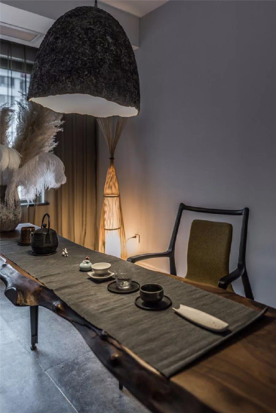 330㎡跃层,还附带阁楼,难怪朋友说像别墅,太大气了!尤其客厅