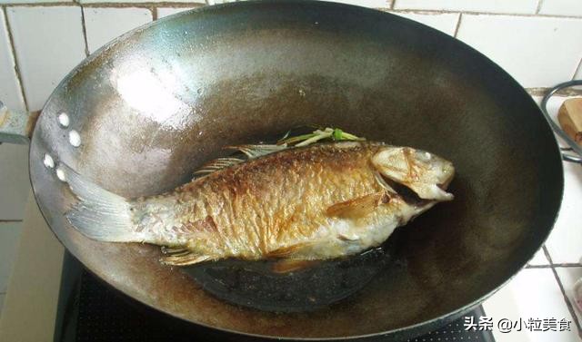 怎样煎鱼不粘锅不破皮用什么办法,容易煎烂的鱼怎么煎才不粘锅