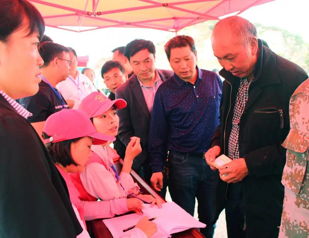 住进幸福小区开创幸福生活,走进幸福小镇