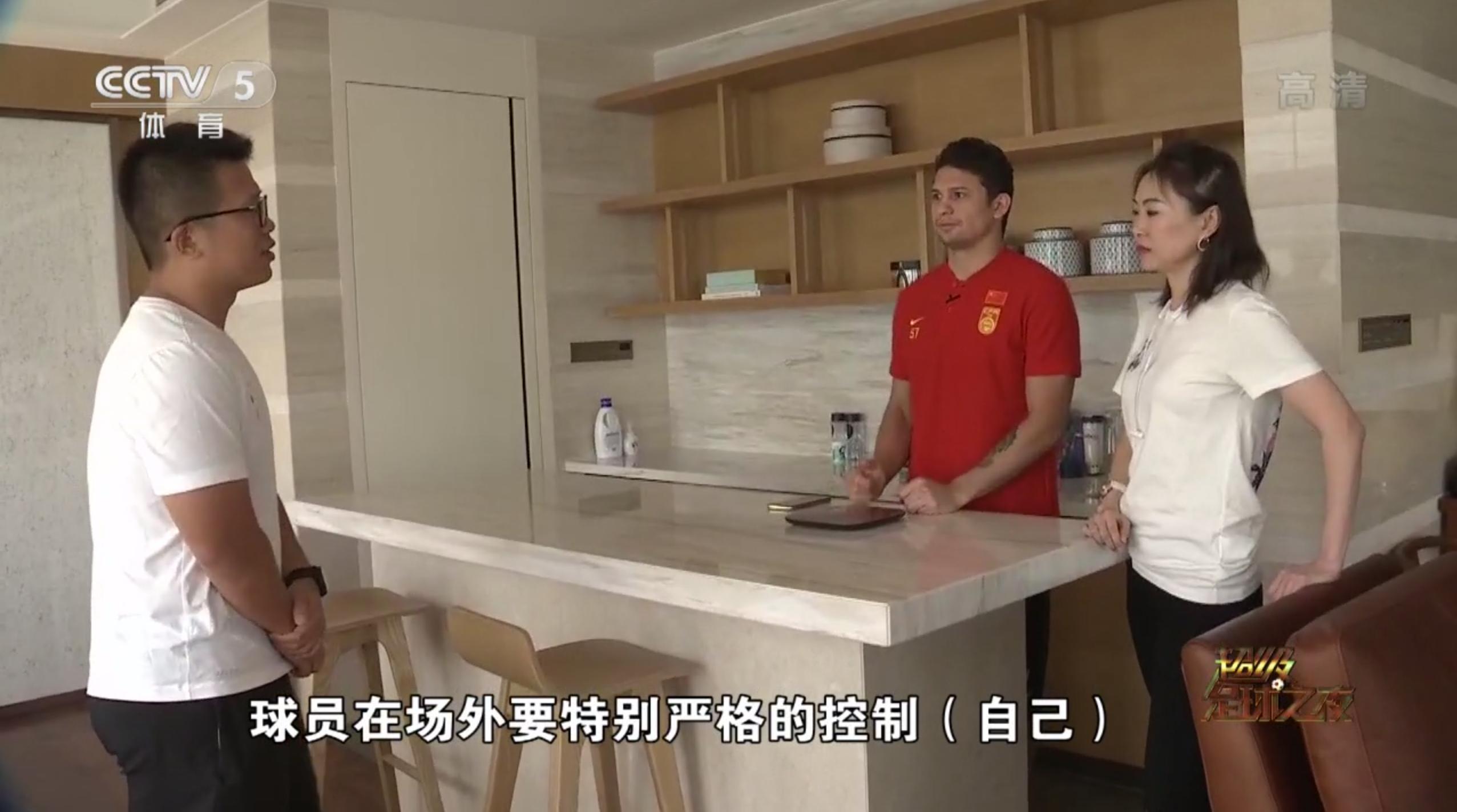 好爸爸！艾克森为儿子南漂广州，5岁儿子上海读书，他独居广州挣钱