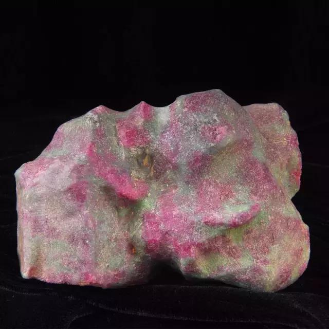 捡到这些石头不要扔真的很值钱,哪些石头价值连城千万别扔