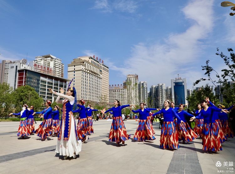 洛阳牡丹广场新疆舞视频,洛阳牡丹广场爵士舞