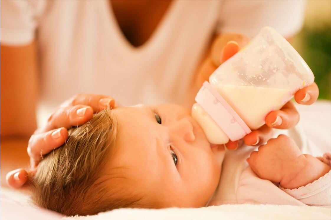 拍奶嗝的正确方法时间,宝宝拍嗝顺奶正确方法