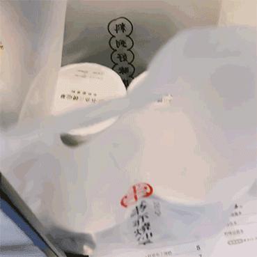 烧仙草桶装超大杯奶茶,超级有料烧仙草奶茶