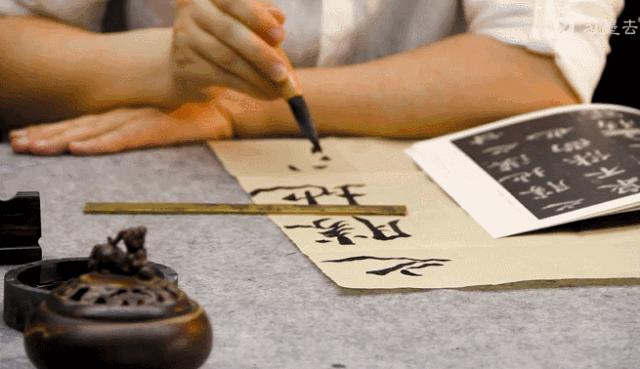 新手写毛笔字应该怎样开始,怎样初练毛笔字