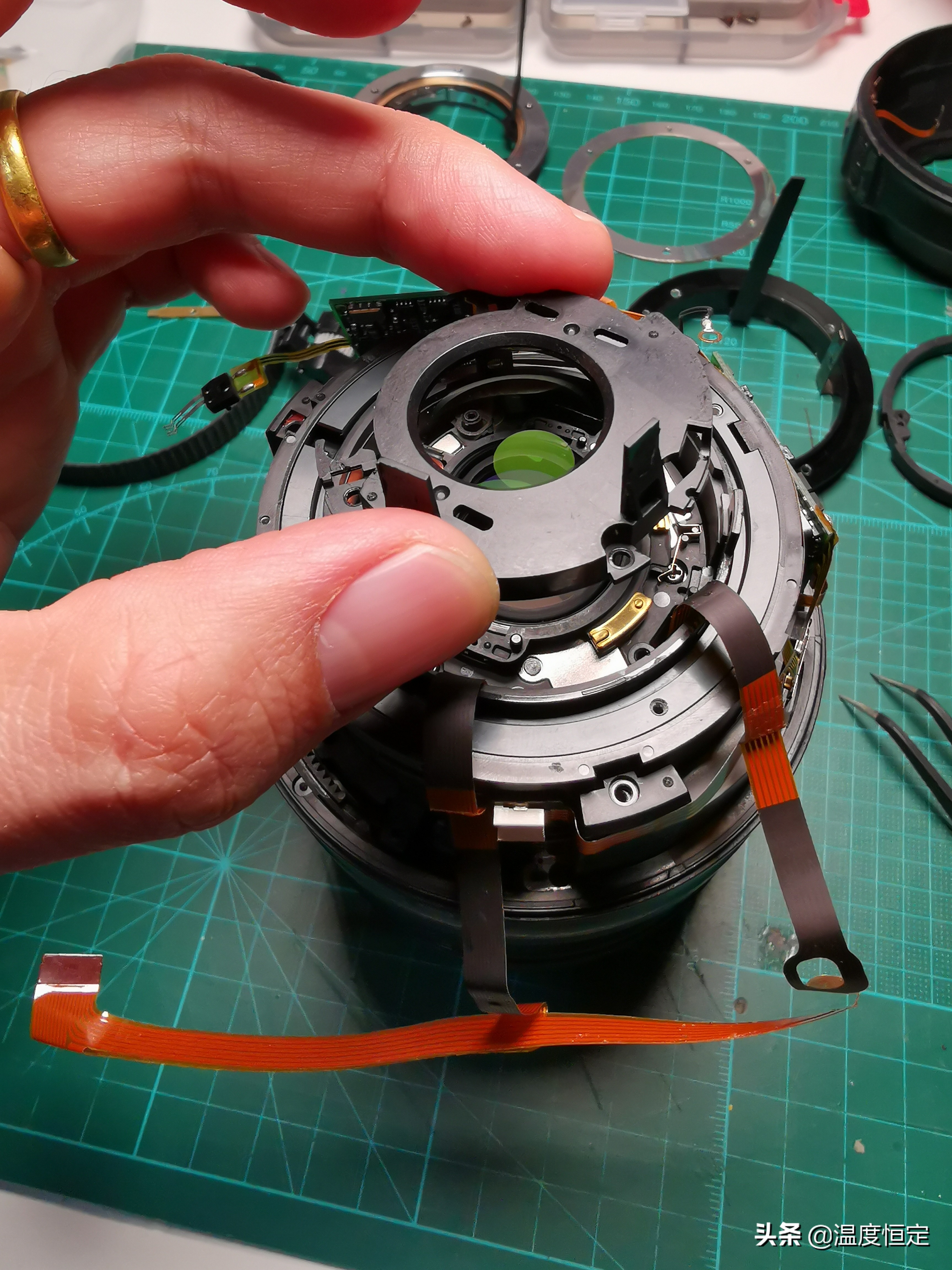 尼康镜头防抖打开一直响,尼康24-120镜头防抖怎么开