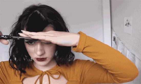 自己剪八字刘海教程学生简单,如何剪法式刘海教程学生