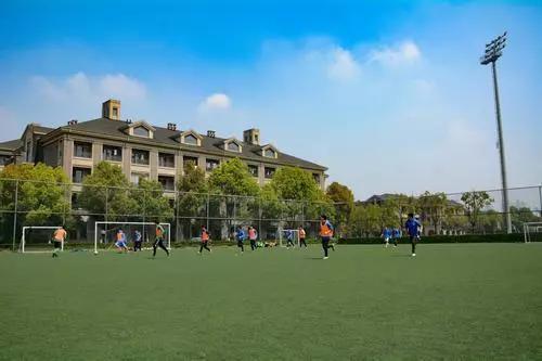 浙江绿城足球学校：一名队员核酸检测为阳性，个别家长在老家确诊新冠肺炎