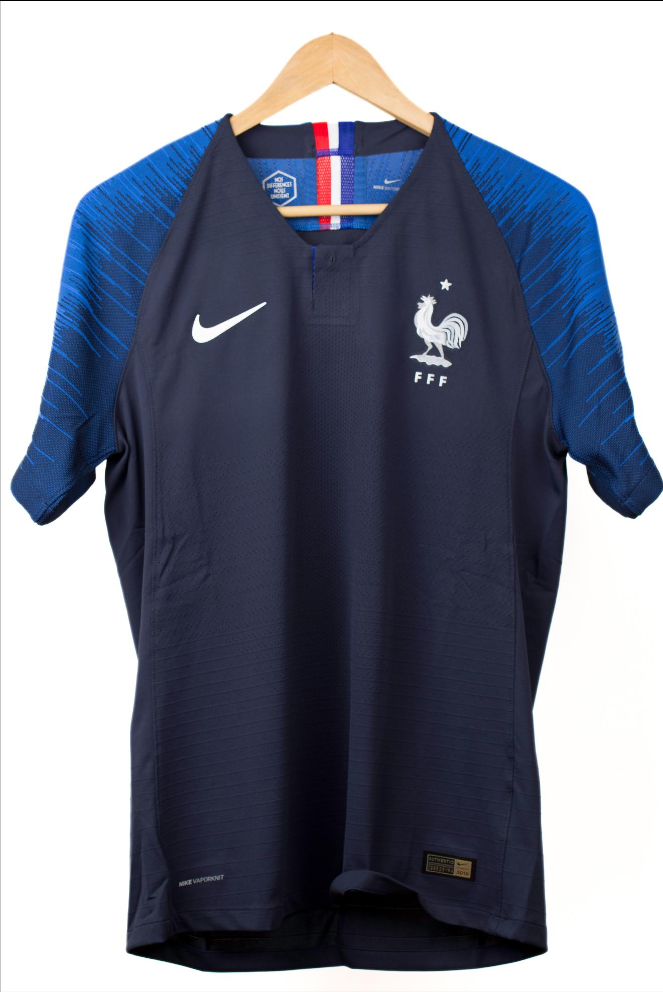 85到90年的球迷，你们有过这些队服和装备吗？顺便预测一下12强赛