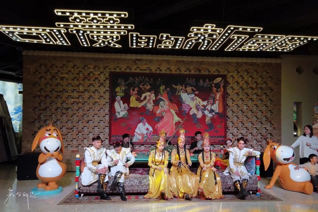 *疆新**都是荒漠戈壁?这几家高颜值餐厅,彻底颠覆你对*疆新**的概念