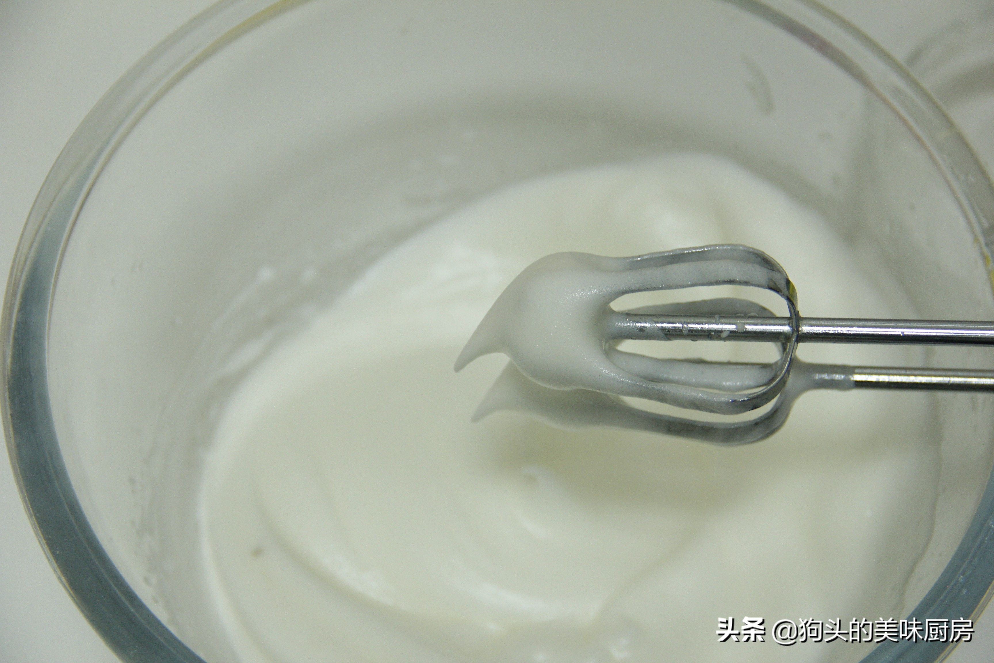 戚风蛋糕并不难，只要掌握这3点，不凹陷不缩腰，不再被“气疯”