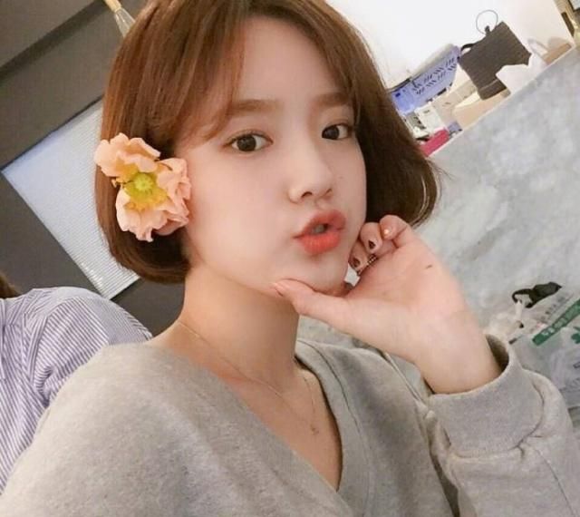 40-50岁圆形短发,圆形脸适合什么短发发型女中学生