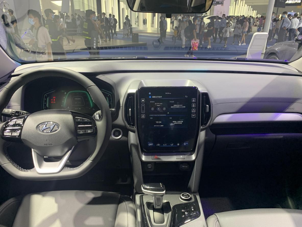 新款ix35系统升级,现代ix35动力2.0和1.4t哪个好