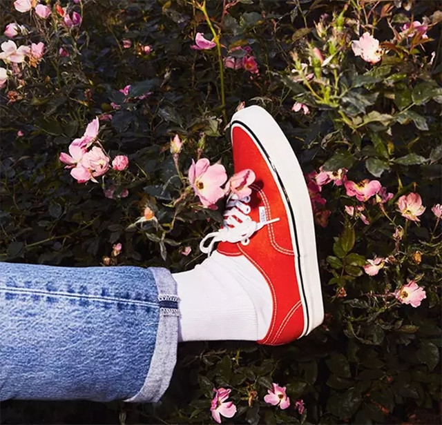 帆布鞋百搭是哪种颜色,帆布鞋经典百搭款