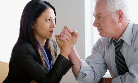 职场中和领导闹矛盾该不该辞职,职场中领导换了领导要重新洗牌