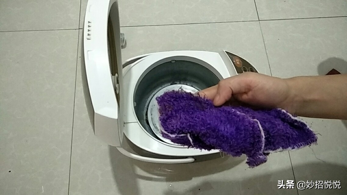 电饭煲煮饭时间长拌有烧糊味怎办?教你用这招，煮饭时间缩短一半