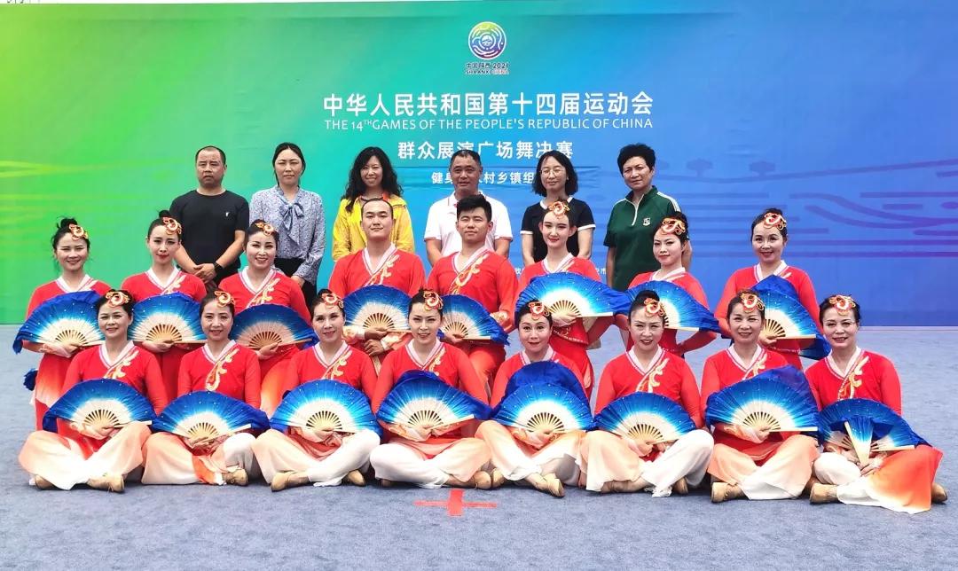 运动会的健儿们加油,赛程结束给队友们加油鼓气