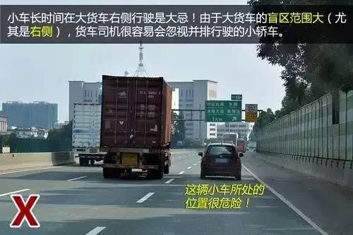 南昌一小车撞电动车视频,南昌电动车被撞两人死亡