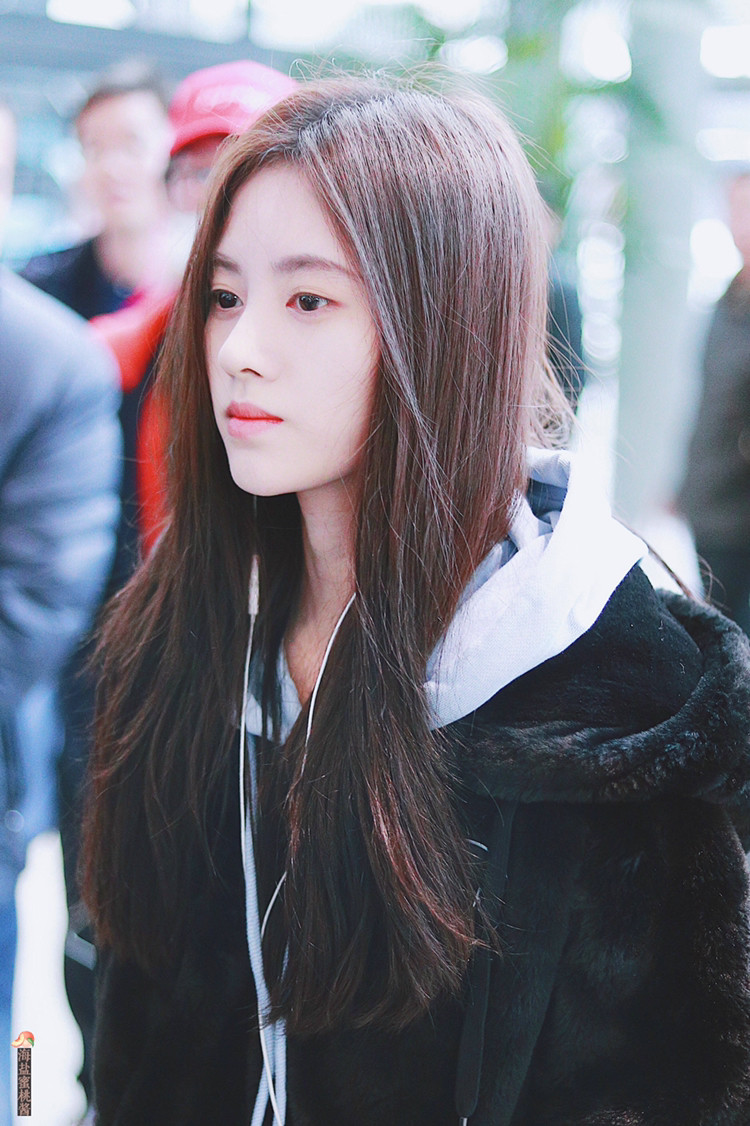 鞠婧祎、吴宣仪、迪丽热巴，你最欣赏谁的*服私**？