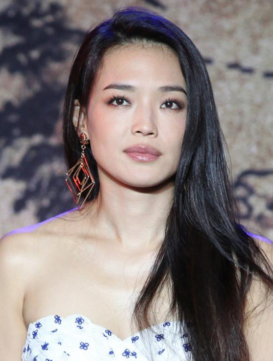 香港吴某凡的*艳猎**情史：天后港姐看不上，被不知名小助理迷乱心智