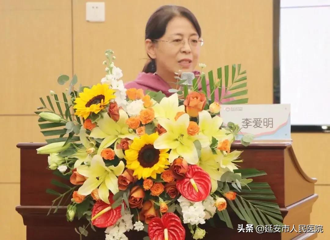 妇产科三病区李爱明主任在珠海做手术展示及学术演讲