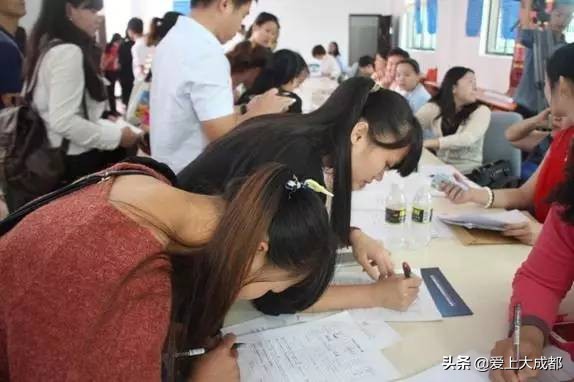 在成都办居住证需要什么条件,成都工作居住证和居住证的区别