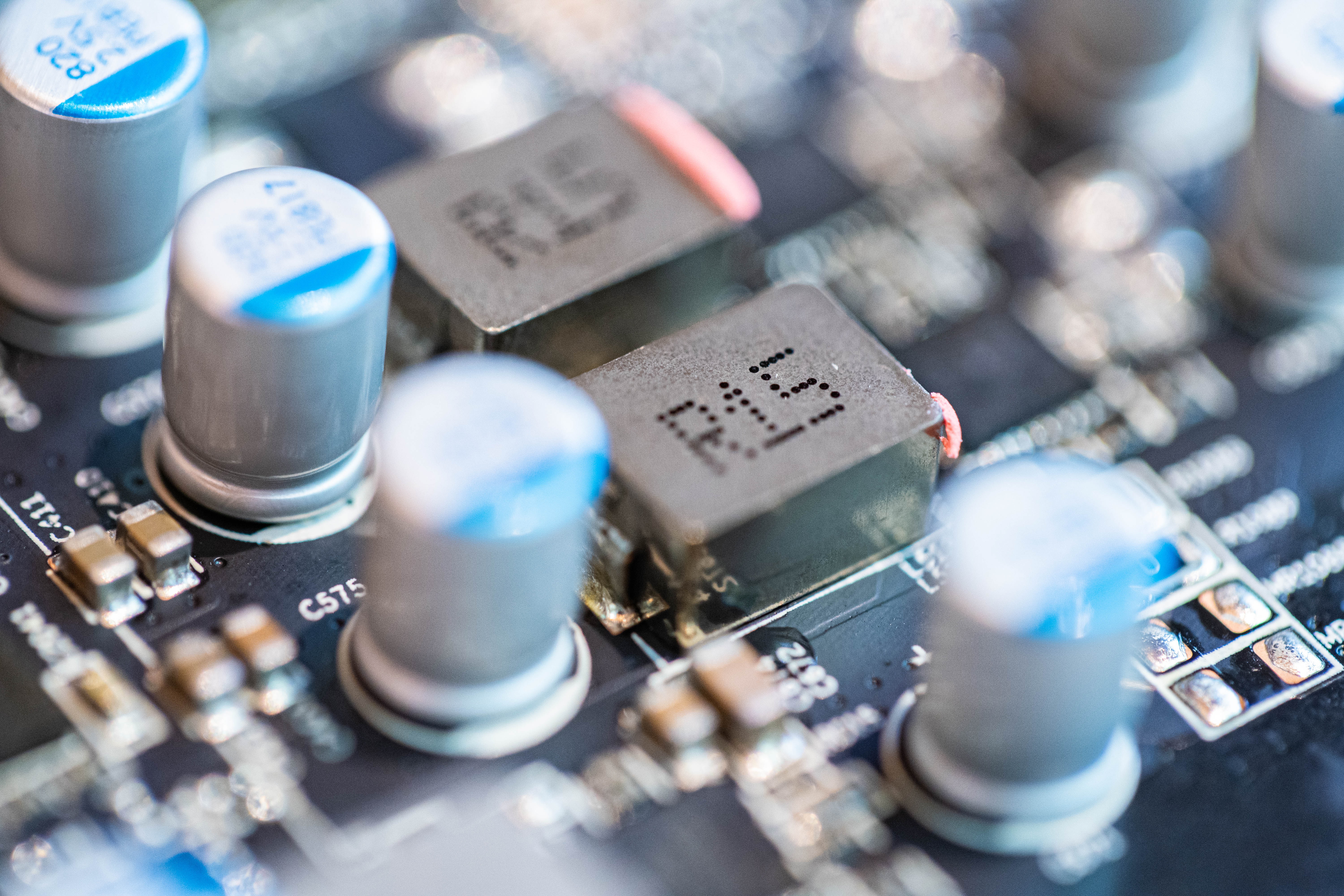 讯景rx5700战狼版相当于什么显卡,讯景rx580黑狼版相当于什么显卡