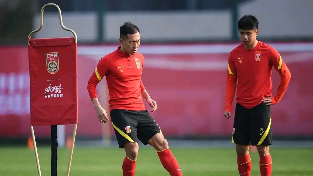 蒿俊闵和张稀哲哪个厉害,张稀哲踢前腰