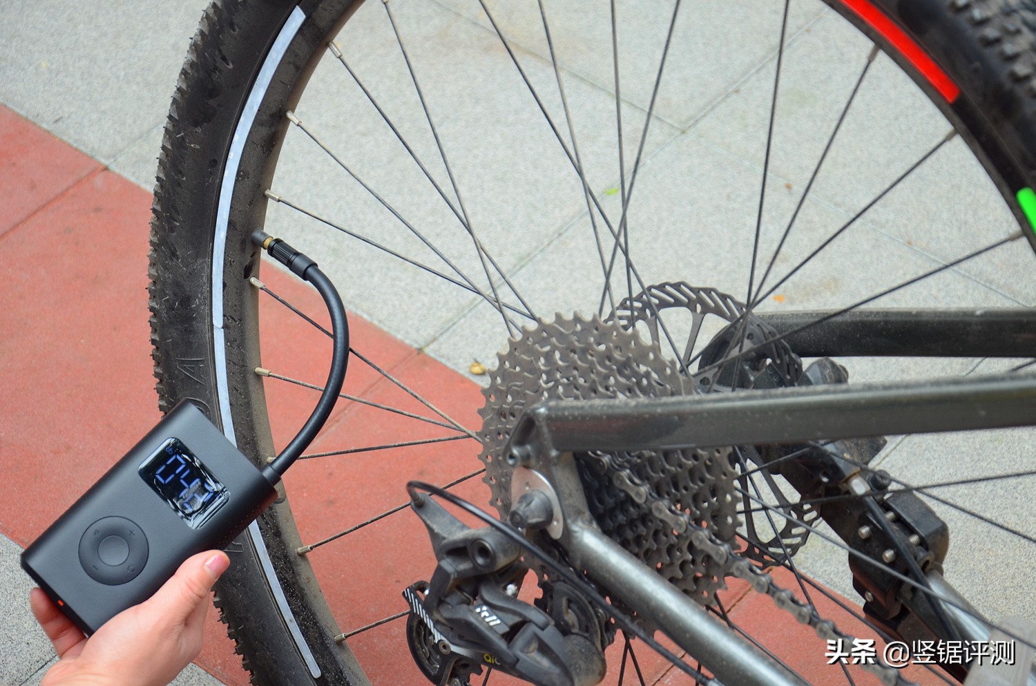 小米充气泵数字胎压监测,小米胎压监测打气