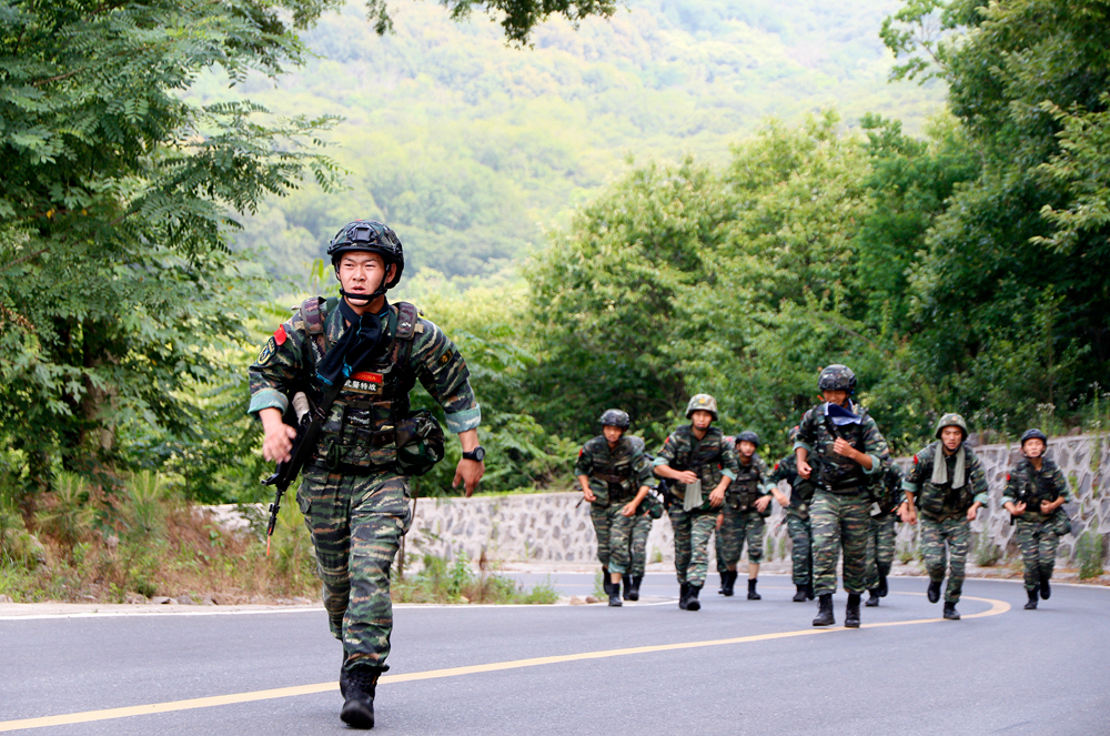 国外魔鬼周极限训练,直击魔鬼周极限训练