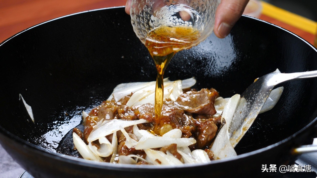 羊肉不腌烤几分钟,湘菜羊肉怎么炒才会更嫩爆炒羊肉