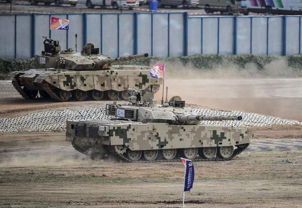 不同国家坦克阅兵中国坦克霸气,实拍外国军展各国的坦克霸气上场