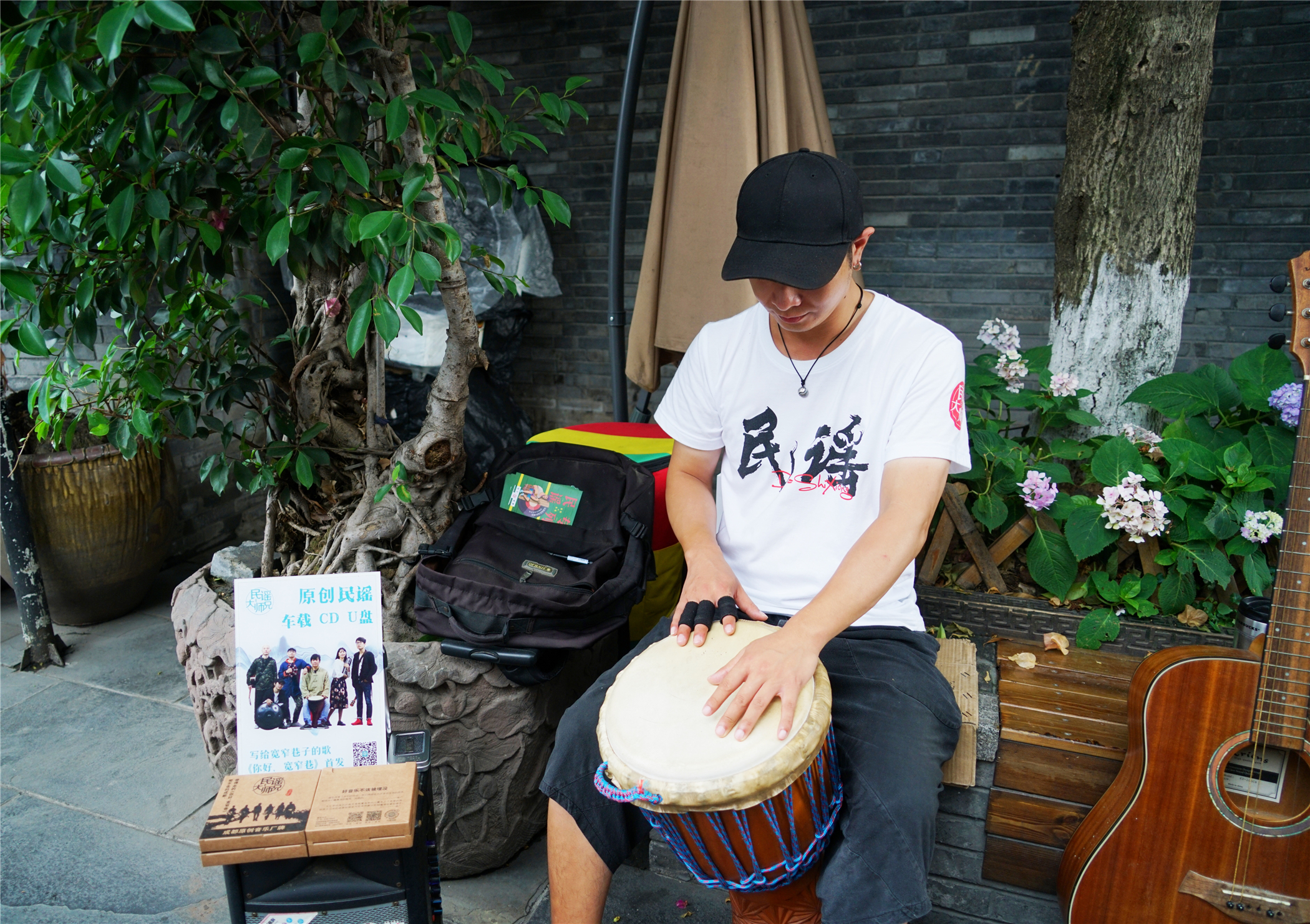 宽窄巷子寻觅成都最美街巷,成都宽窄巷子边