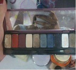 化妆品被小孩弄坏，是一种什么体验？