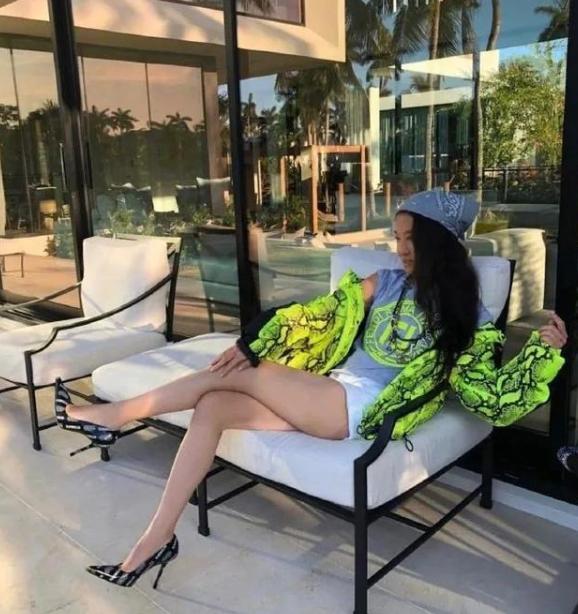 72岁婚纱女王王薇薇生日照曝光,婚纱女王王薇薇个人简历