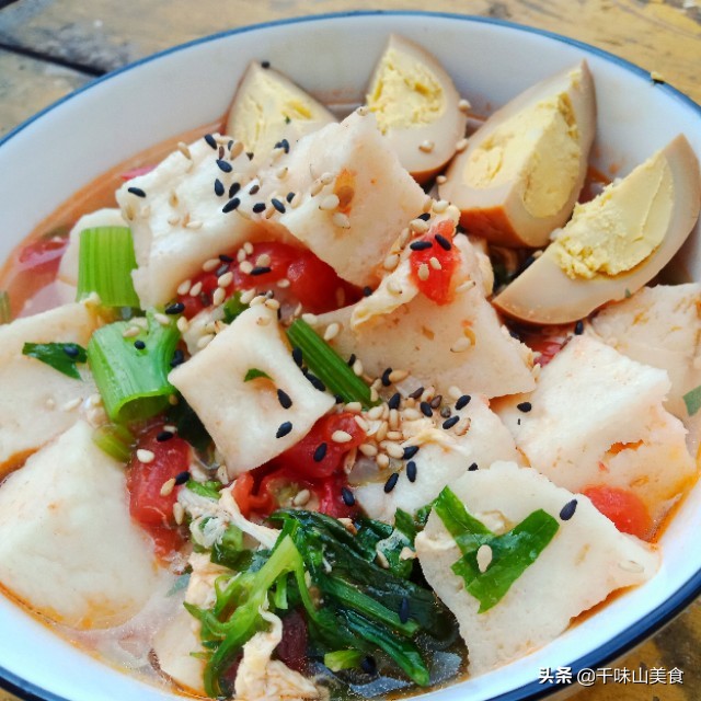 羊肉泡馍没羊肉，大厨教你在家做泡馍，红黄绿白颜色正，味道好