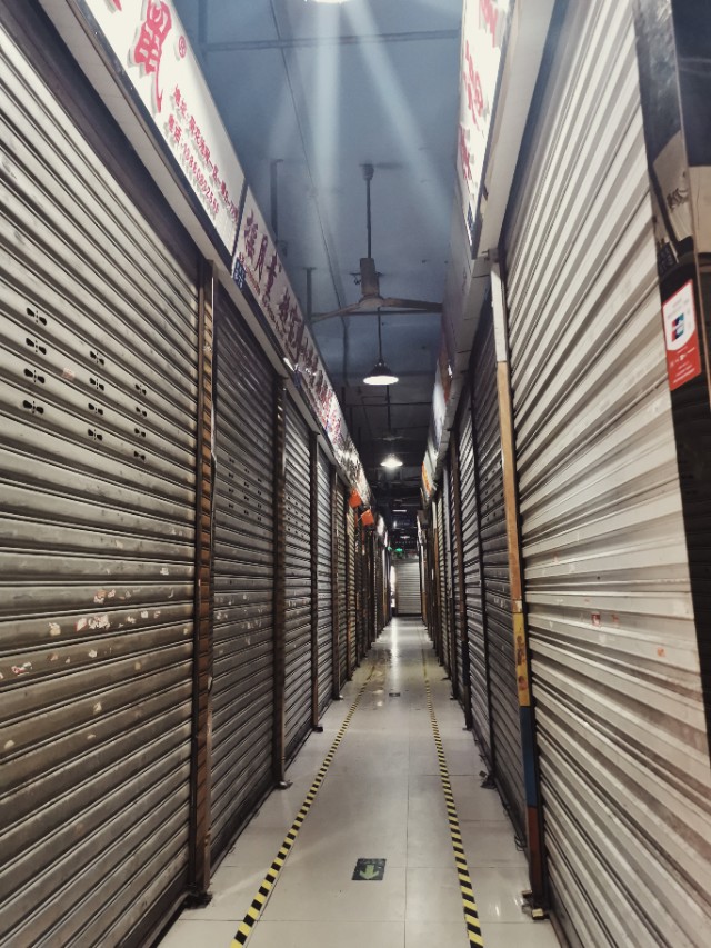 成都荷花池批发市场离哪个景点近,成都荷花池布料批发市场在哪里