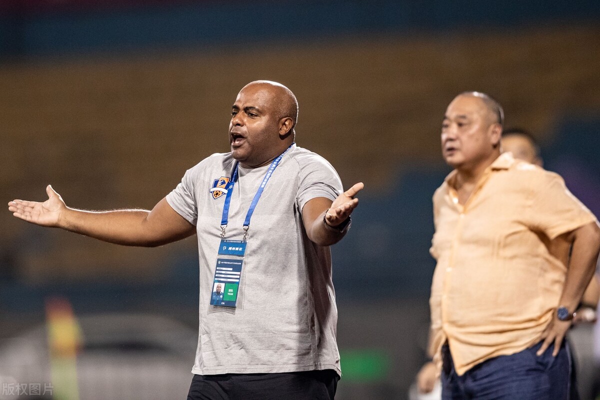 6分钟绝杀1-0梅州客家2连胜登顶,梅州客家联赛八连胜